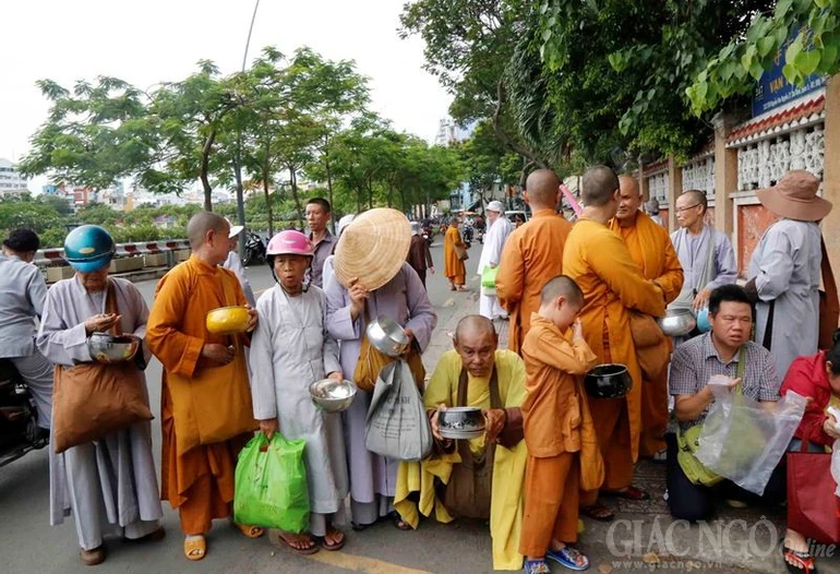 Giả sư trước VP BTS PG Q.1